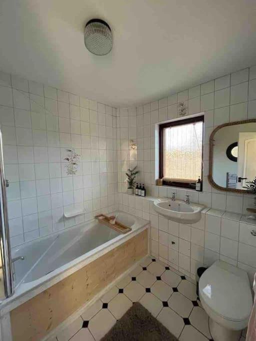 Vila Relax With Spectacular Views And Hot Tub Kircubbin Exteriér fotografie