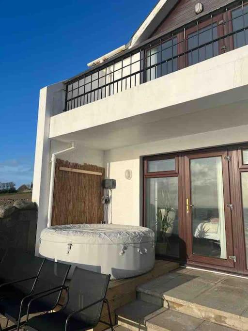 Vila Relax With Spectacular Views And Hot Tub Kircubbin Exteriér fotografie