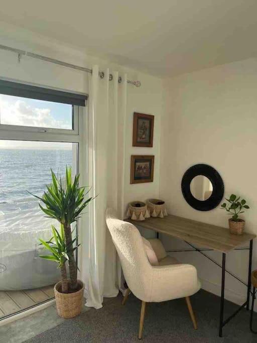 Vila Relax With Spectacular Views And Hot Tub Kircubbin Exteriér fotografie